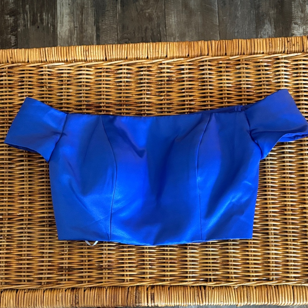 Chic Royal Blue Off-Shoulder Crop Top